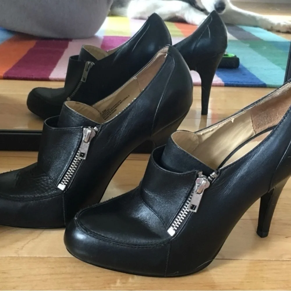 Two Lips Women’s Black Leather 2 Zip Closure 4” Heel Stilettos Size 7.5